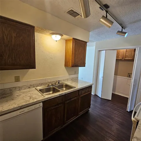 $1,295 | 1510 Cherrycrest Lane, Dallas, TX 75228