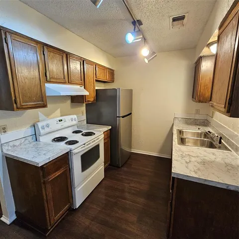 $1,295 | 1510 Cherrycrest Lane, Dallas, TX 75228