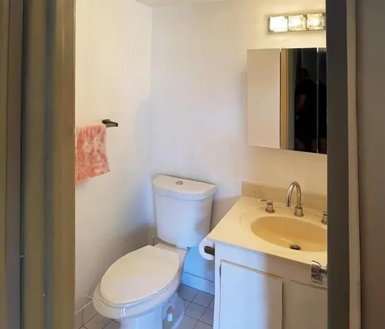 $1,850 | 901 Hillcrest Drive, Unit 307, Hollywood, FL 33021