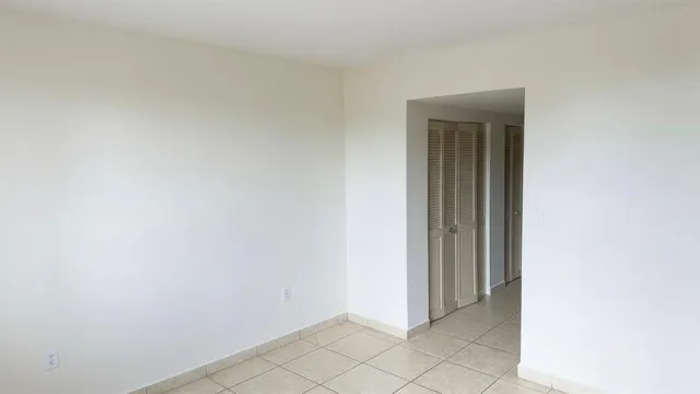 $1,850 | 901 Hillcrest Drive, Unit 307, Hollywood, FL 33021