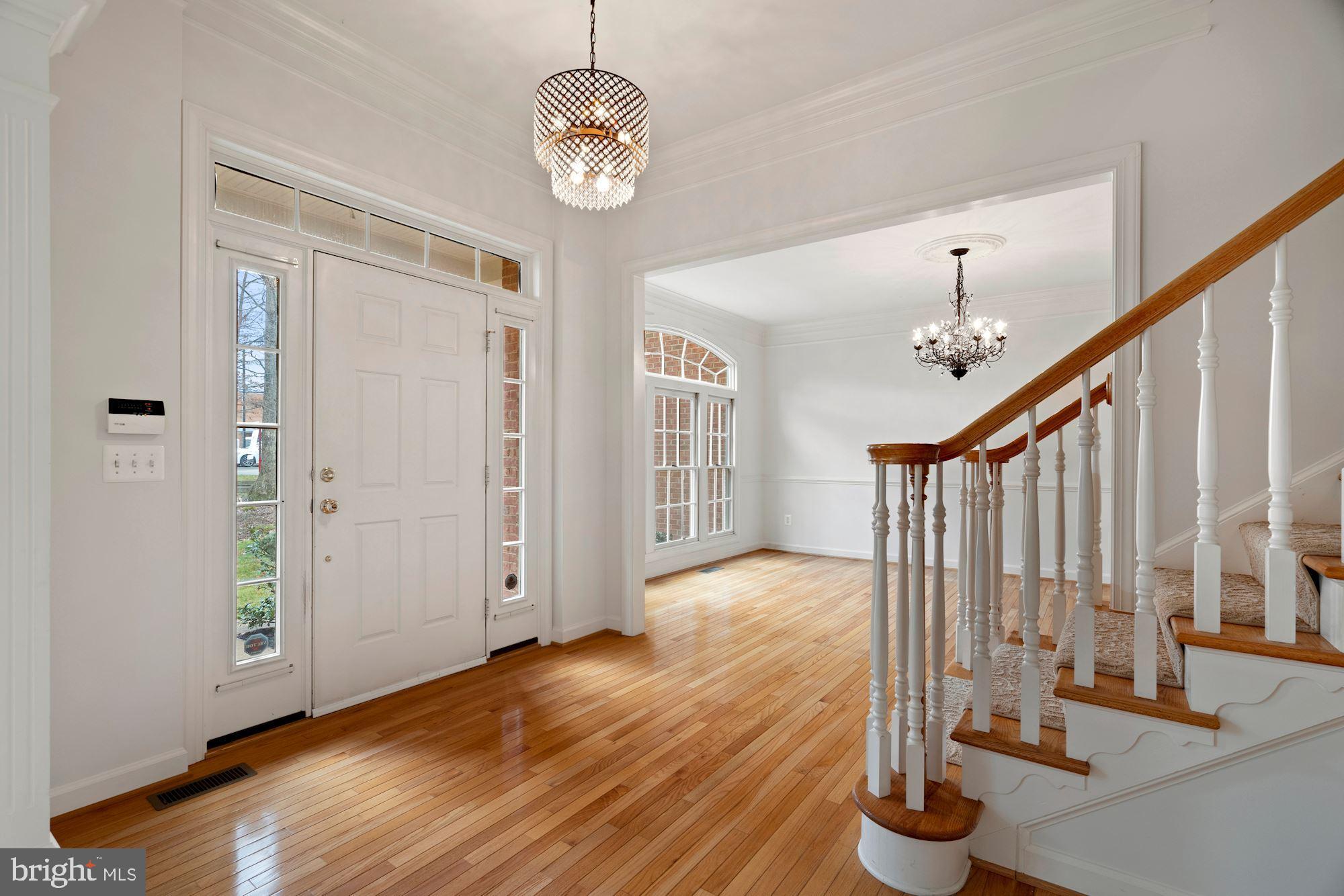8550 Center Road Springfield, VA 22152 - Photo 5 of 63 Formal dining to left of entry w/dual staircase