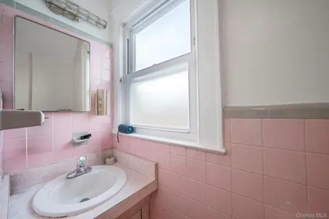 $695,000 | 247-18 137th Avenue | Queens