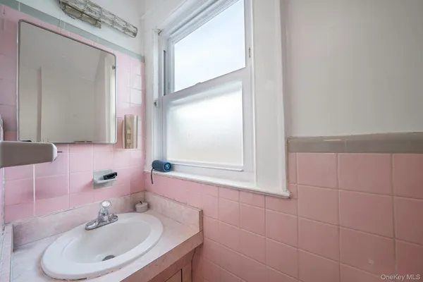 $695,000 | 247-18 137th Avenue | Queens