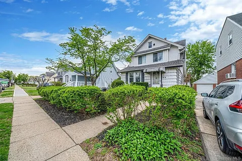 $695,000 | 247-18 137th Avenue | Queens