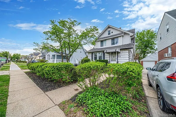 $695,000 | 247-18 137th Avenue | Queens