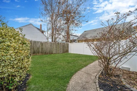 $695,000 | 247-18 137th Avenue | Queens