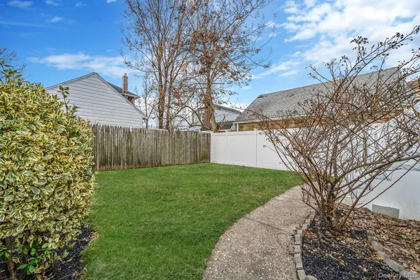 $695,000 | 247-18 137th Avenue | Queens