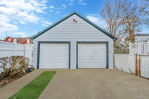 $695,000 | 247-18 137th Avenue | Queens