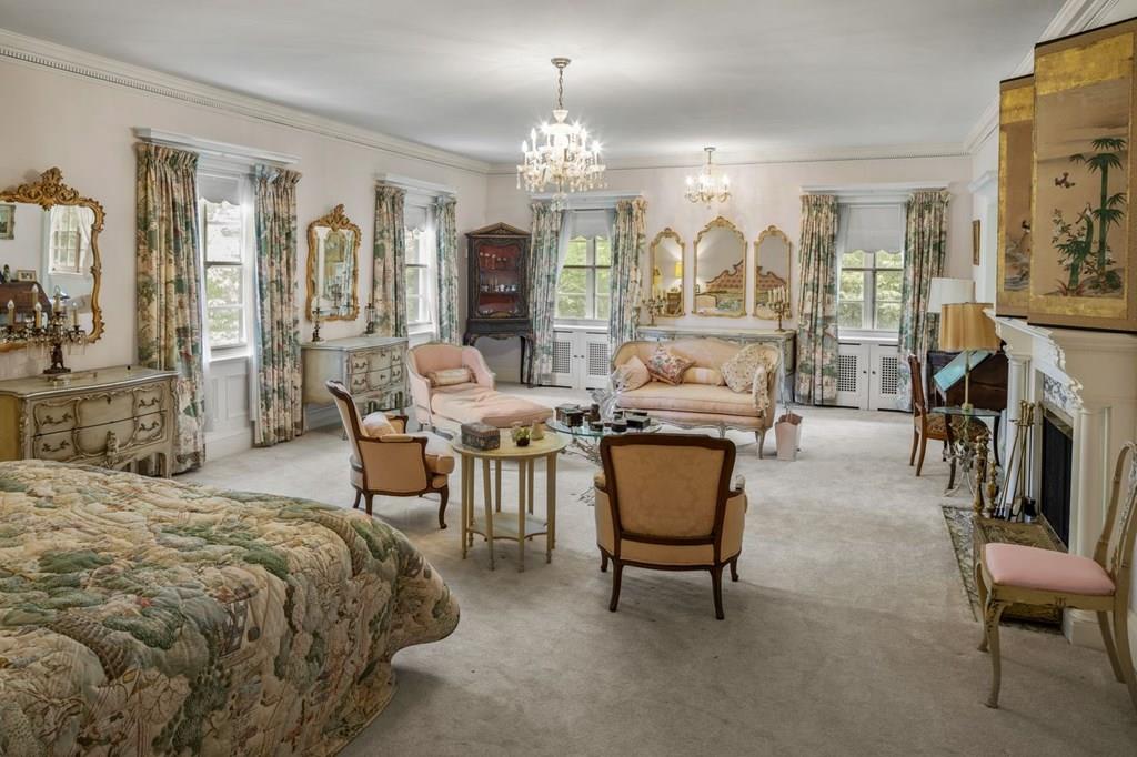 39 Clyde Street Brookline, MA 02467 - Photo 26 of 31 a living room with furniture and a chandelier