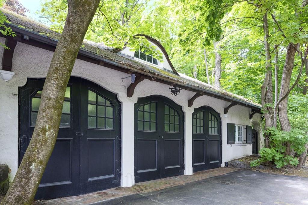 39 Clyde Street Brookline, MA 02467 - Photo 28 of 31 a front view of a house with a garden