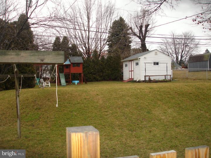 209 Tuscany Road Aston, PA 19014 - Photo 4 of 23 Exterior Back
