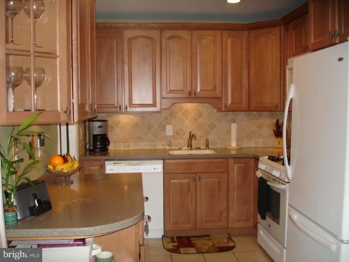 209 Tuscany Road Aston, PA 19014 - Photo 9 of 23 Kitchen