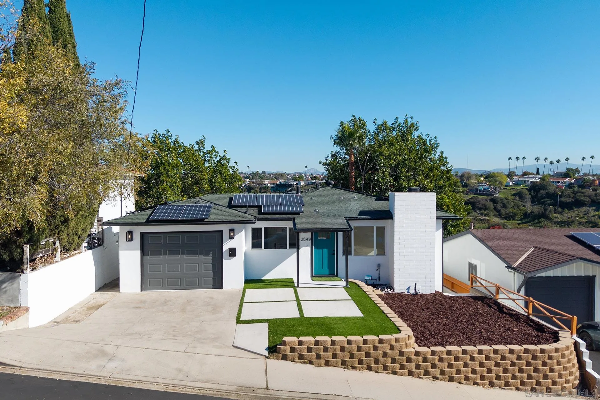a view of a house with a yard