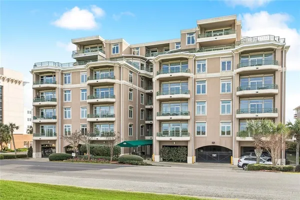 $745,000 | 400 Metairie-Hammond Highway, Unit 5E, Metairie, LA 70005