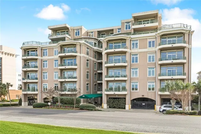 $745,000 | 400 Metairie-Hammond Highway, Unit 5E, Metairie, LA 70005