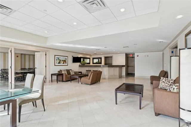 $745,000 | 400 Metairie-Hammond Highway, Unit 5E, Metairie, LA 70005