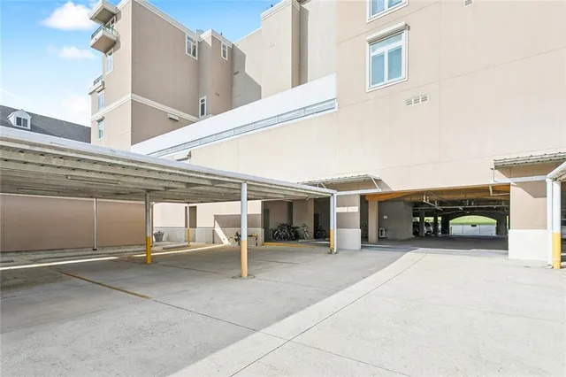 $745,000 | 400 Metairie-Hammond Highway, Unit 5E, Metairie, LA 70005