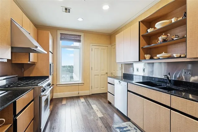 $745,000 | 400 Metairie-Hammond Highway, Unit 5E, Metairie, LA 70005