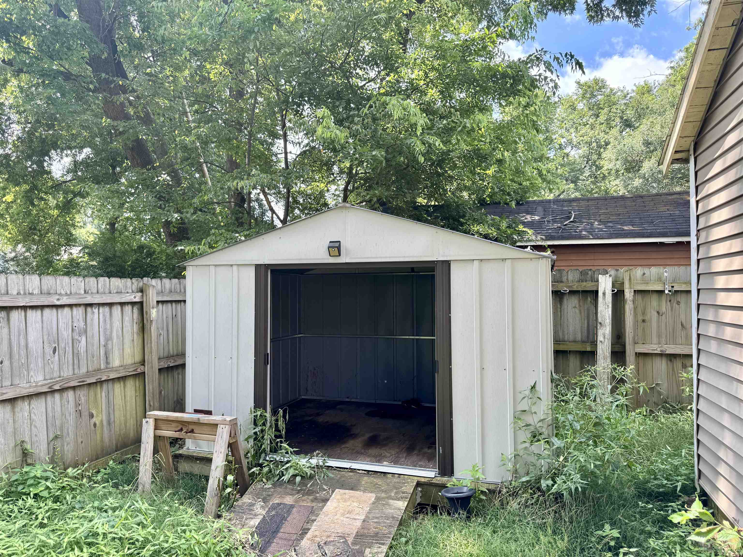 3787 Rhodes Avenue Memphis, TN 38111 - Photo 22 of 23 a front view of a house with garden