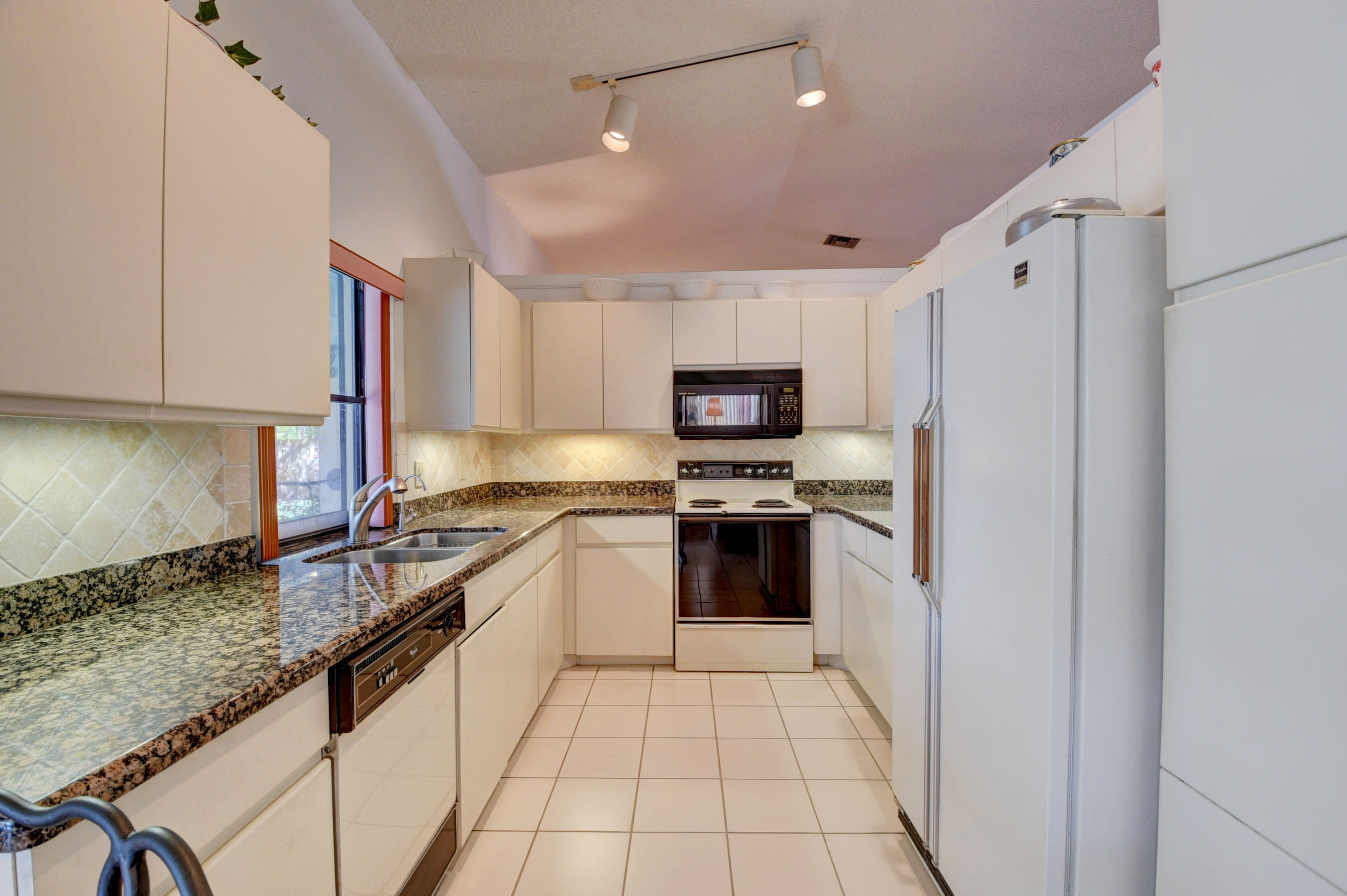 11600 Island Lakes Lane Boca Raton, FL 33498 - Photo 19 of 41 Kitchen