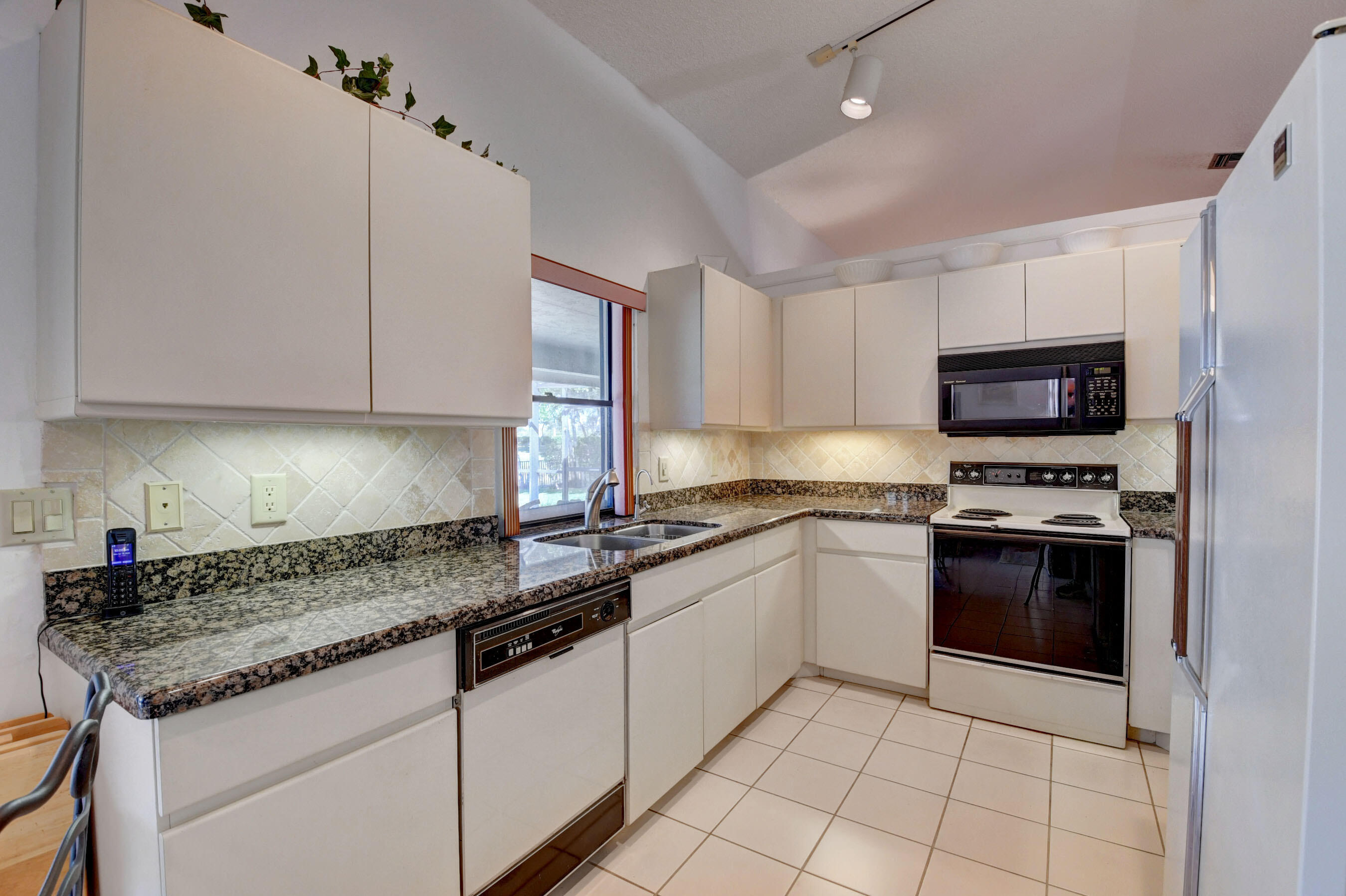 11600 Island Lakes Lane Boca Raton, FL 33498 - Photo 20 of 41 Kitchen