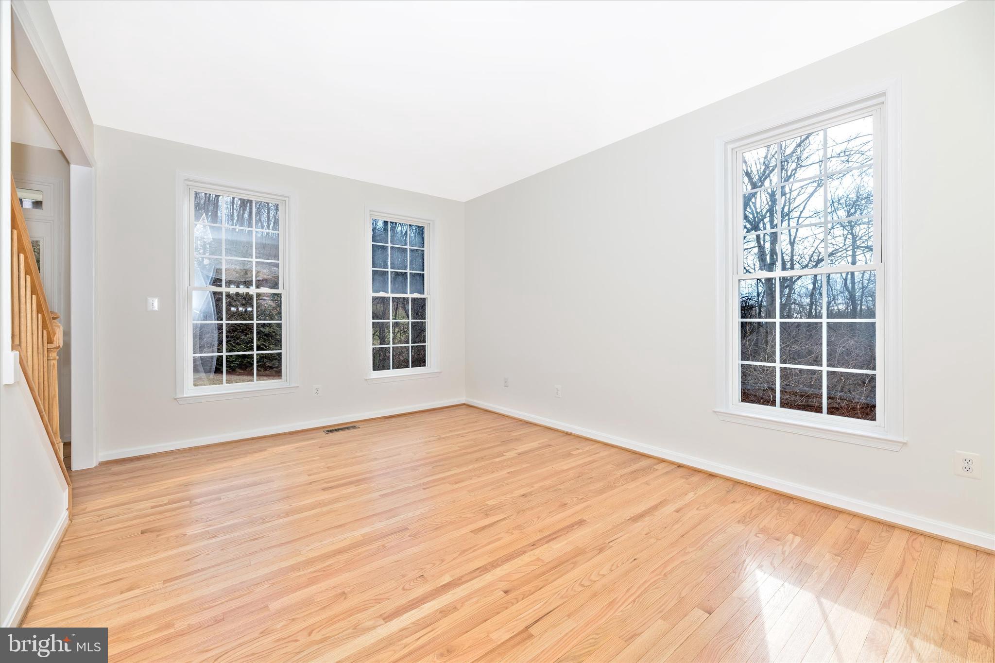 4905 Round Hill Road Frederick, MD 21702 - Photo 14 of 56 Living Room