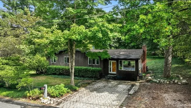 $1,042,000 | 54 Minot Road, Concord, MA 01742
