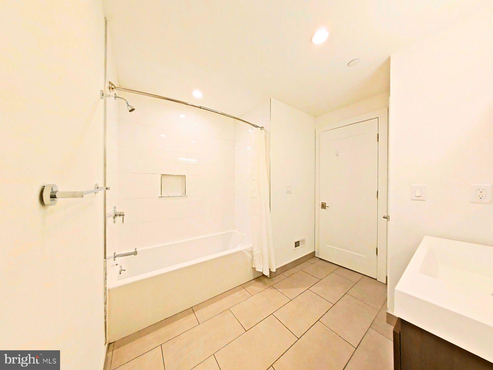 421 Wallace Street Philadelphia, PA 19123 - Photo 23 of 41 2nd Floor Bathroom