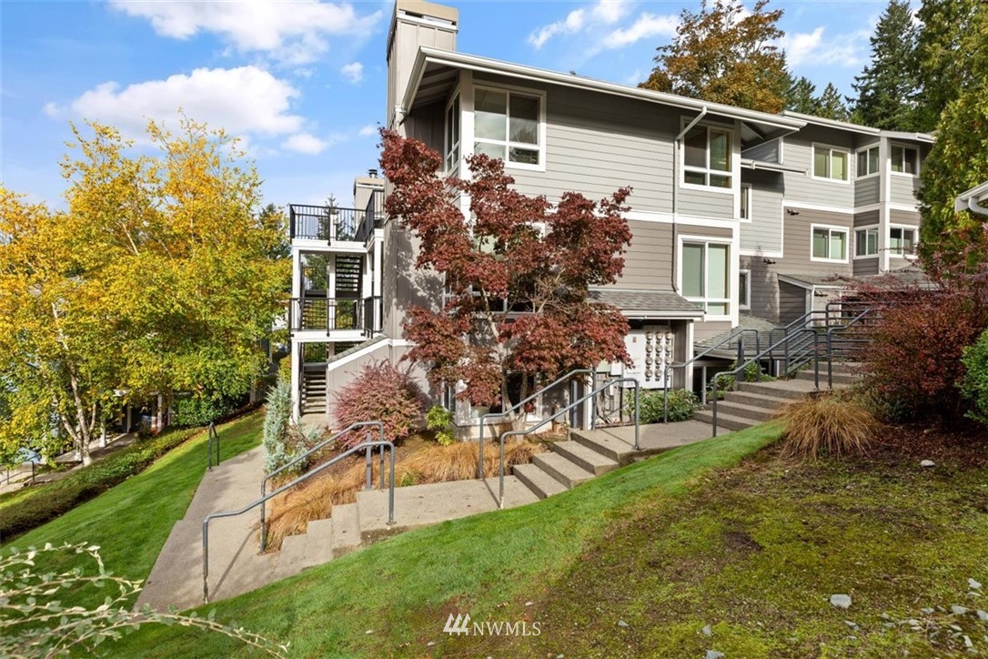 3927 243rd Place Southeast, Unit I102 Bothell, WA 98021 - Photo 2 of 19 Gallery Image 2