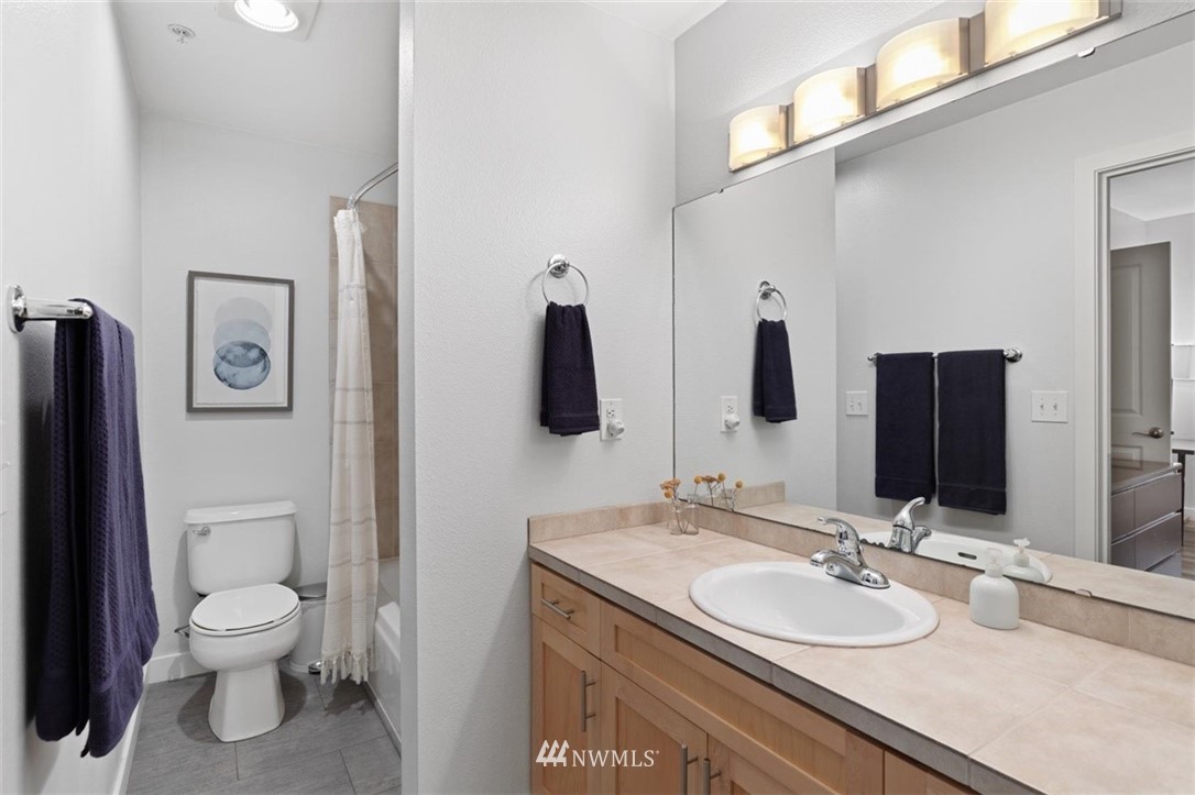 3927 243rd Place Southeast, Unit I102 Bothell, WA 98021 - Photo 12 of 19 Gallery Image 12