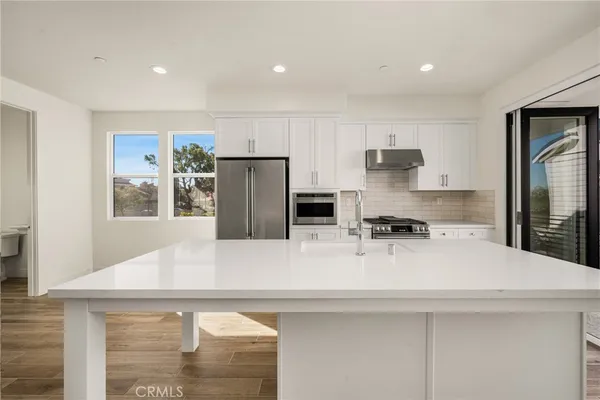 $4,695 | 19031 Main Street, Unit 101, Huntington Beach, CA 92648