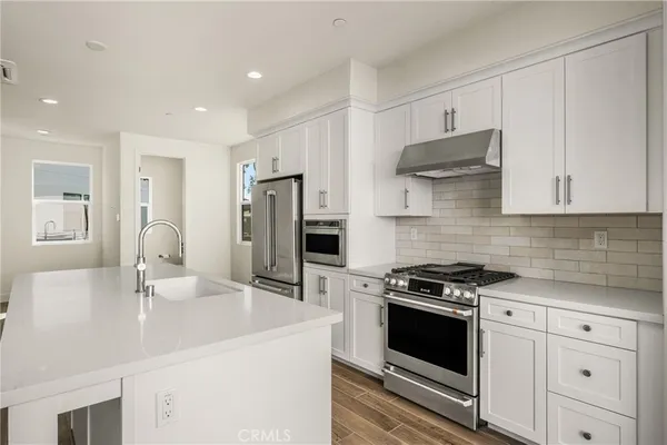 $4,695 | 19031 Main Street, Unit 101, Huntington Beach, CA 92648