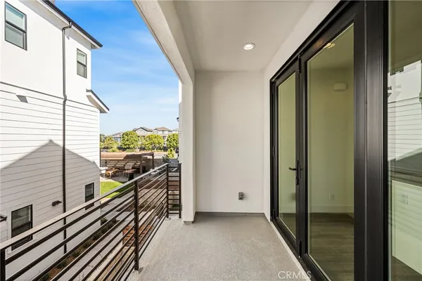 $4,695 | 19031 Main Street, Unit 101, Huntington Beach, CA 92648