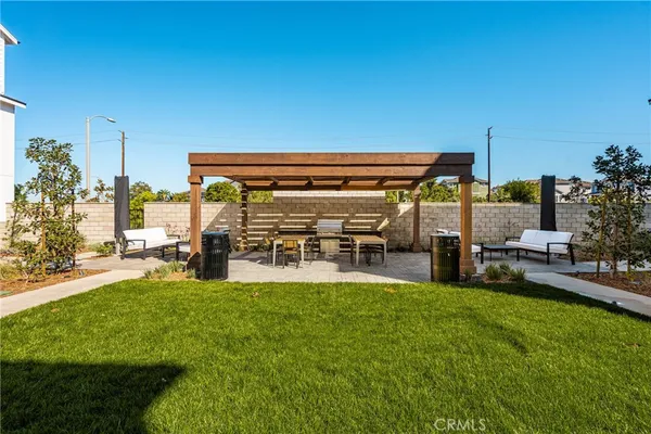 $4,695 | 19031 Main Street, Unit 101, Huntington Beach, CA 92648