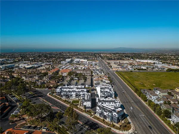 $4,695 | 19031 Main Street, Unit 101, Huntington Beach, CA 92648