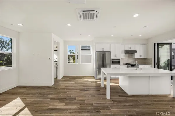 $4,695 | 19031 Main Street, Unit 101, Huntington Beach, CA 92648