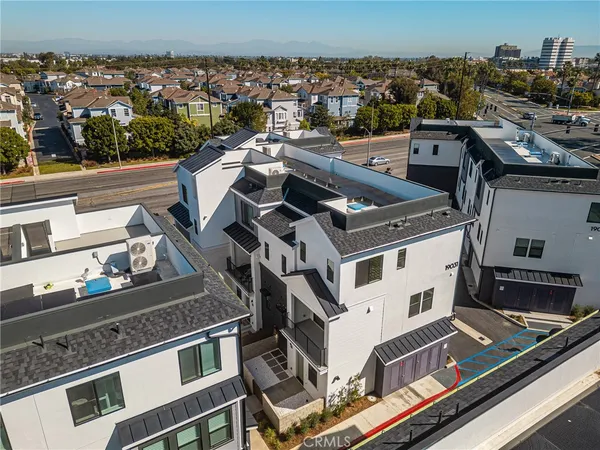 $4,695 | 19031 Main Street, Unit 101, Huntington Beach, CA 92648