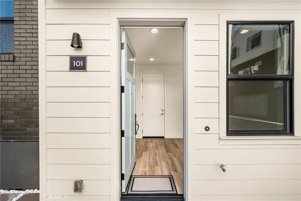 $4,695 | 19031 Main Street, Unit 101, Huntington Beach, CA 92648