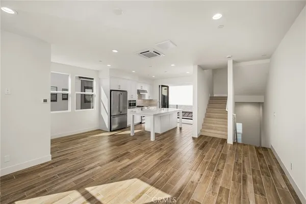 $4,695 | 19031 Main Street, Unit 101, Huntington Beach, CA 92648