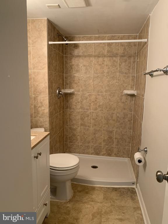 163 Wiltshire Road Claymont, DE 19703 - Photo 18 of 32 Ground level bedroom with full bath