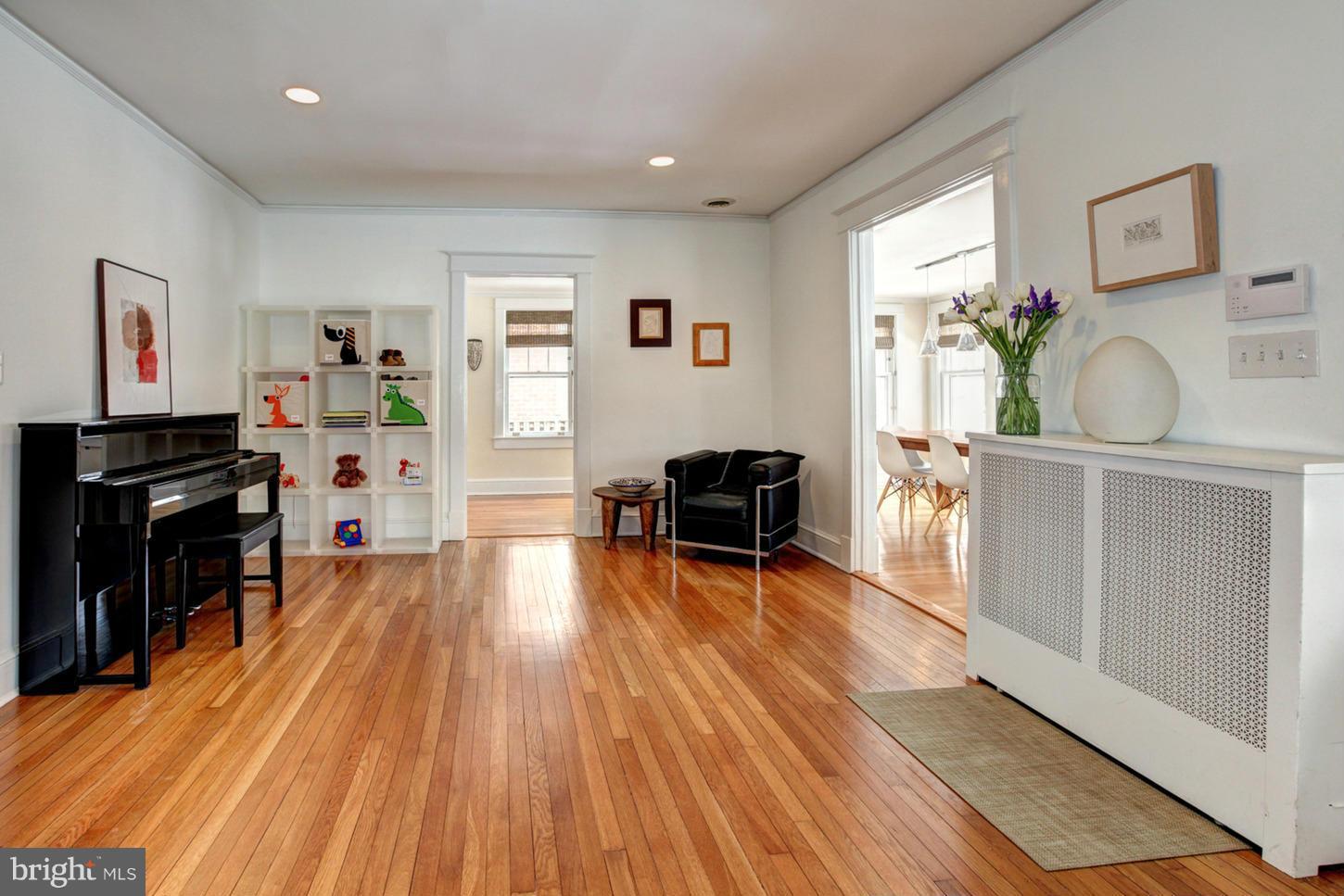 7814 Maple Ridge Road Bethesda, MD 20814 - Photo 11 of 30 Interior (General)