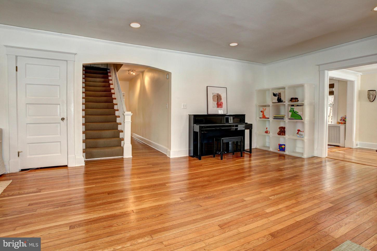7814 Maple Ridge Road Bethesda, MD 20814 - Photo 12 of 30 Interior (General)