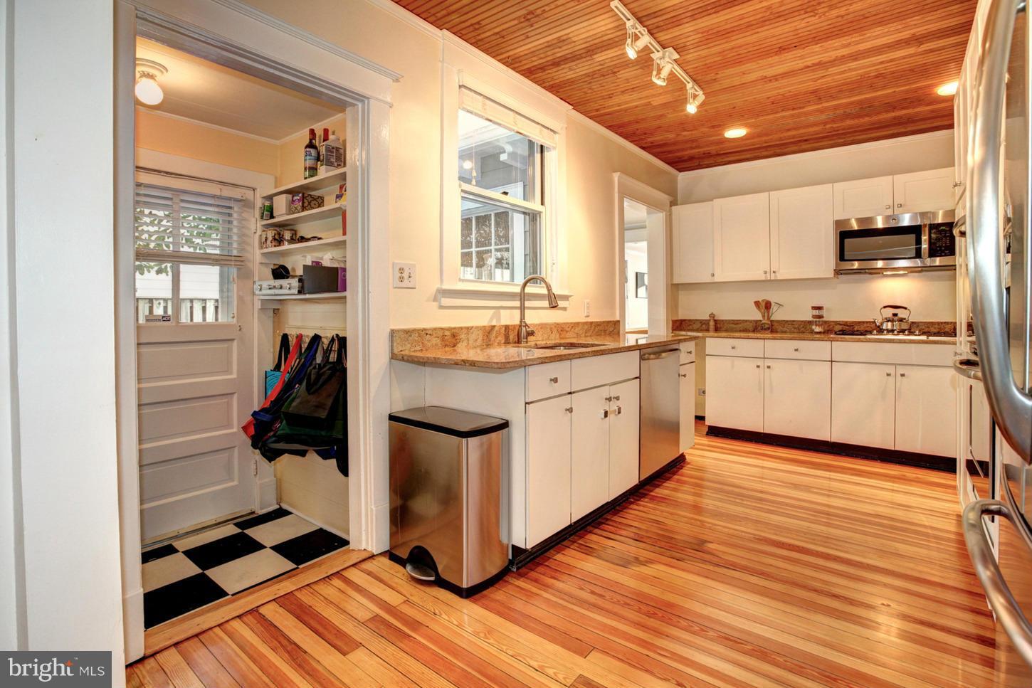7814 Maple Ridge Road Bethesda, MD 20814 - Photo 14 of 30 Kitchen & Mud Room