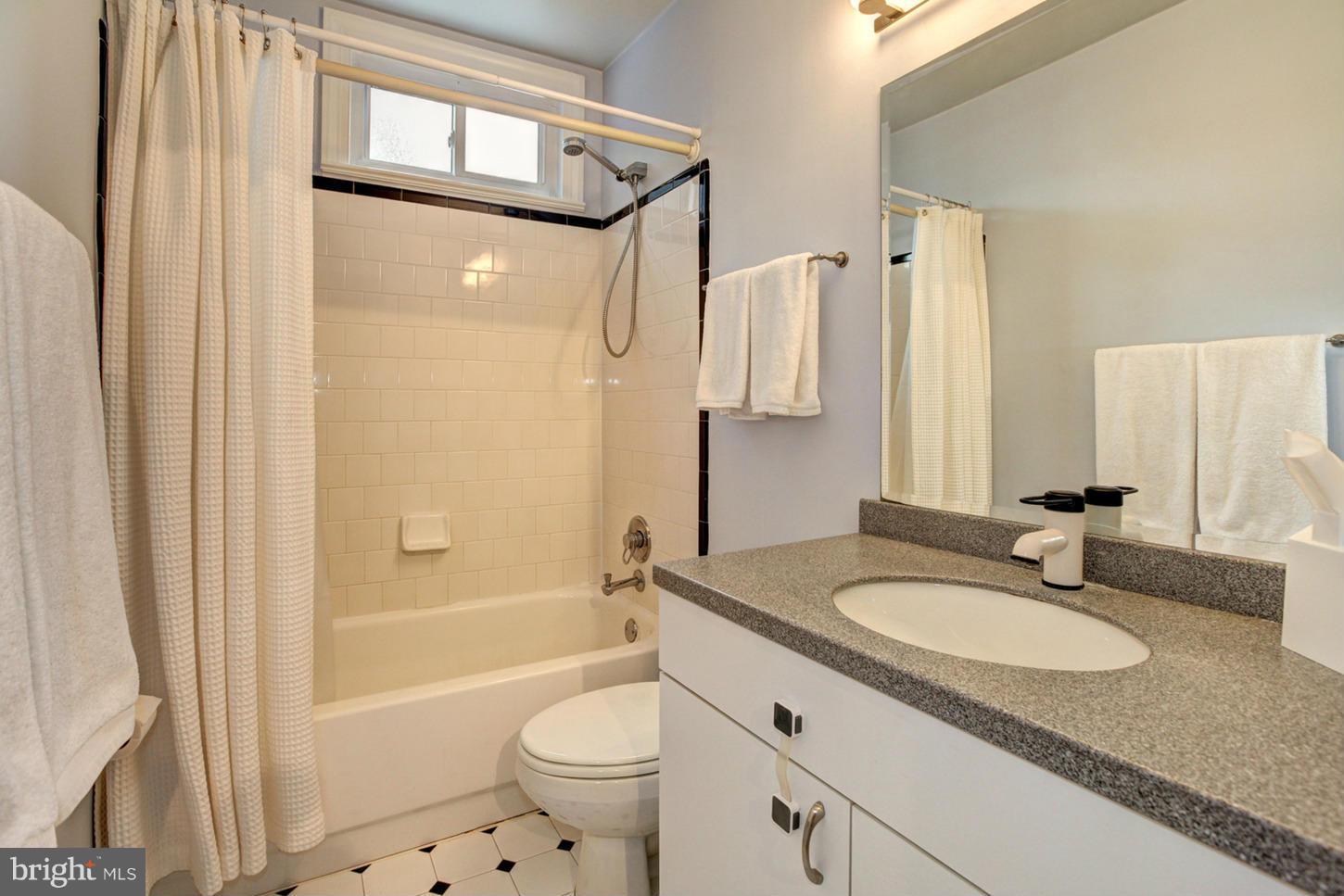 7814 Maple Ridge Road Bethesda, MD 20814 - Photo 21 of 30 Main Level Bath
