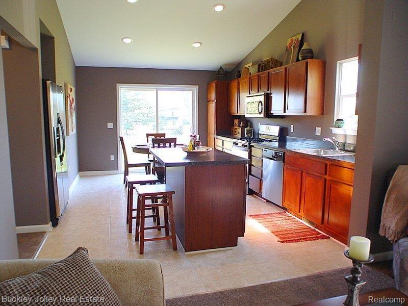 8032 Eagle Ridge Lane Fowlerville, MI 48836 - Photo 2 of 16 Beautiful Cabinets