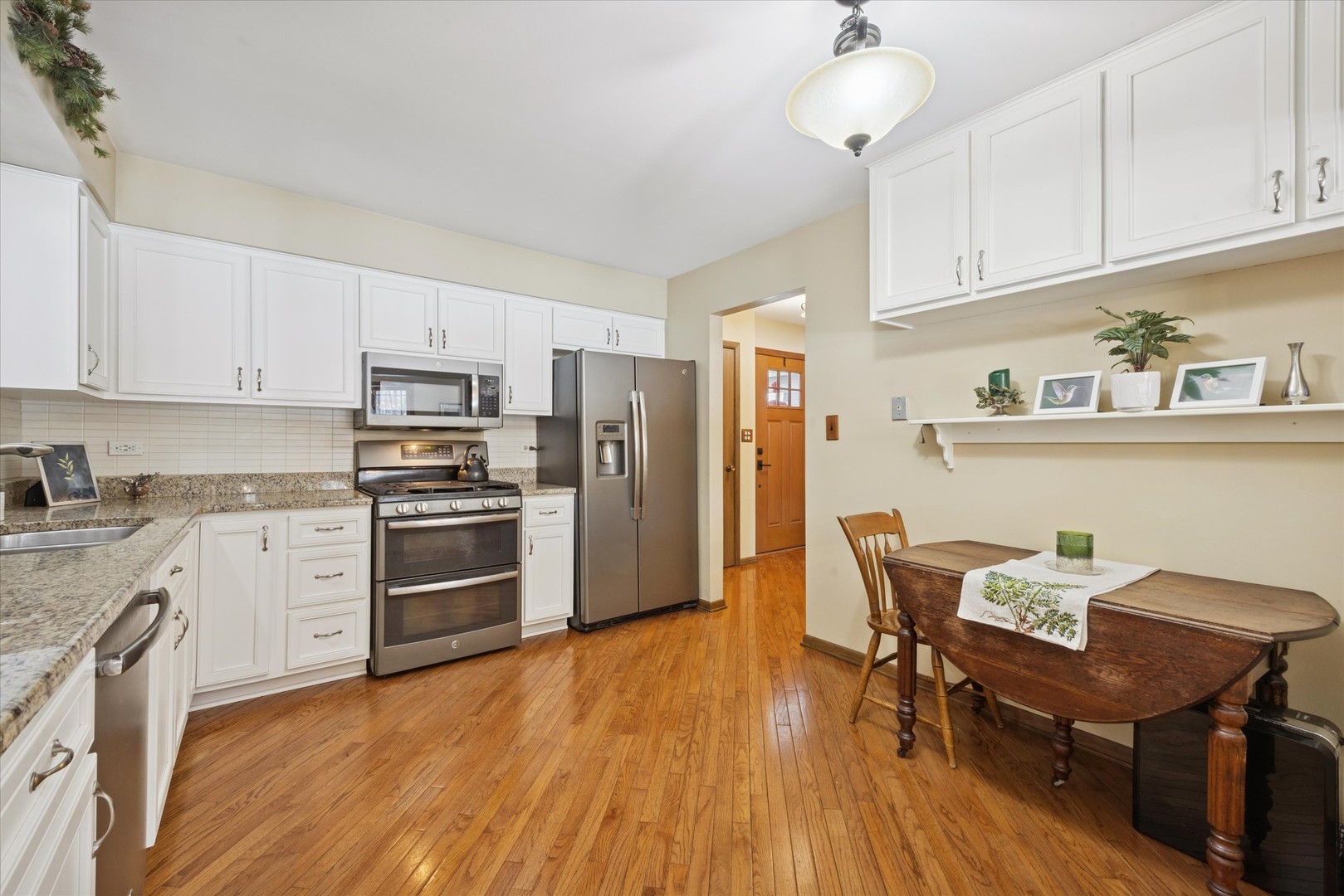 1607 Stoddard Avenue Wheaton, IL 60187 - Photo 8 of 25