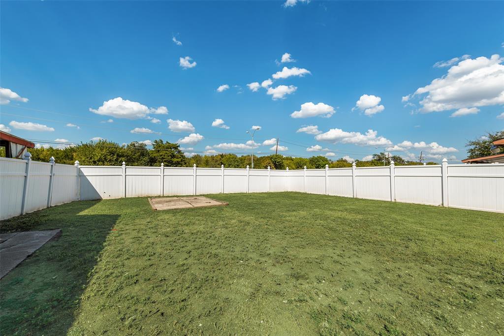 711 Valley Hill Road Duncanville, TX 75137 - Photo 19 of 20 a view of a backyard