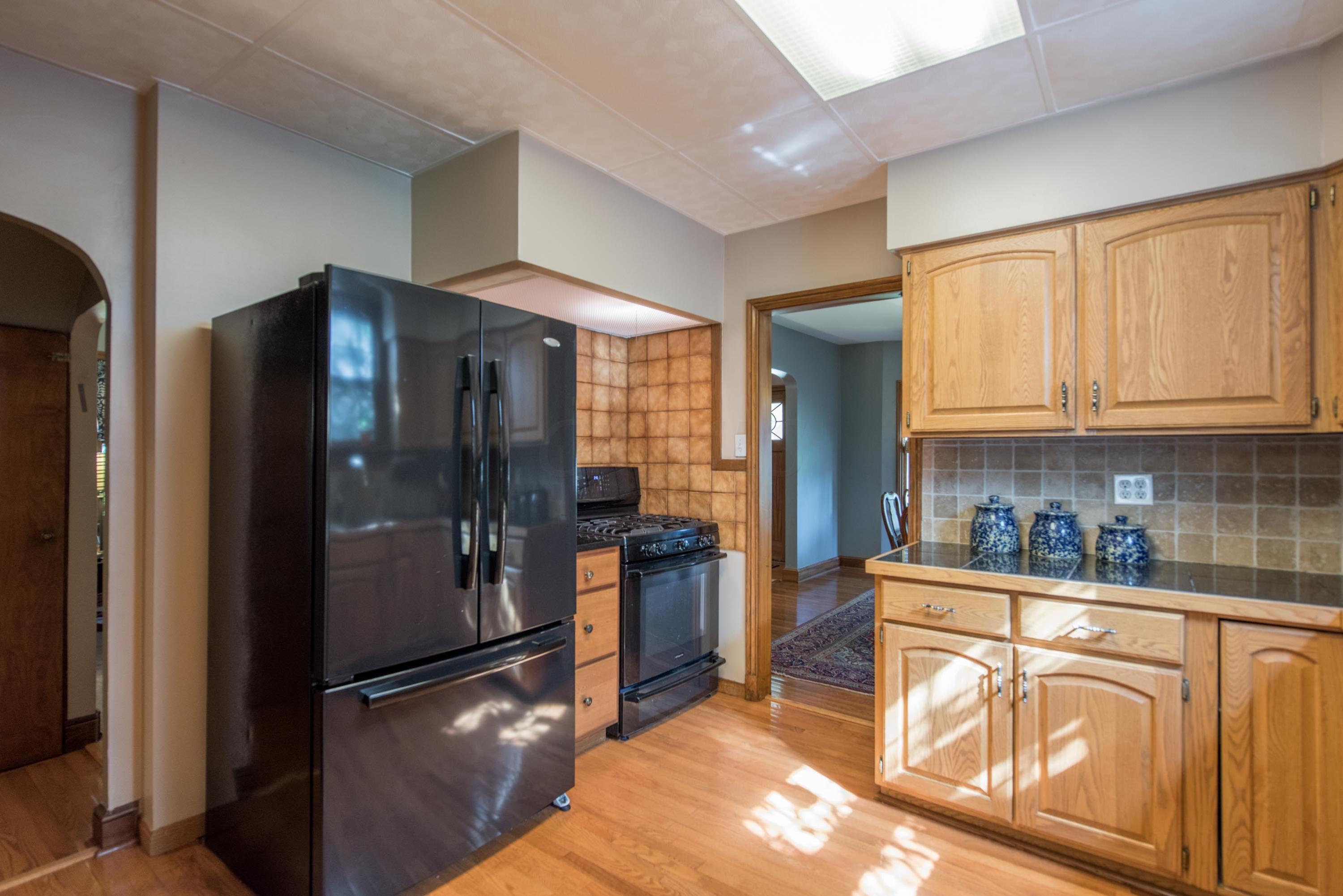 995 South Cassingham Road Columbus, OH 43209 - Photo 13 of 38