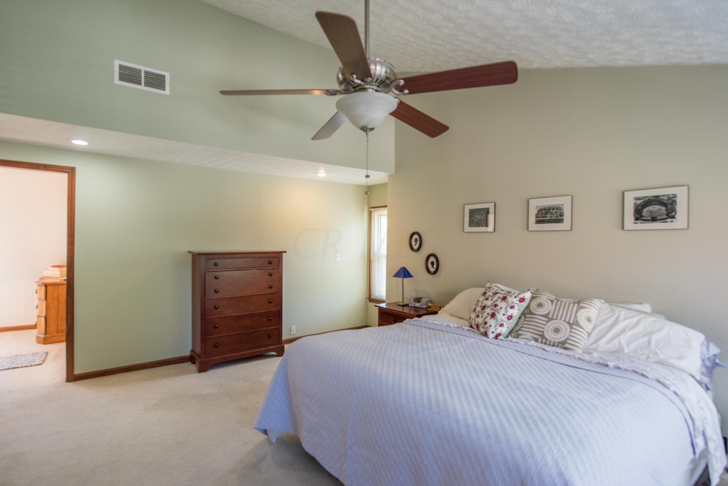 995 South Cassingham Road Columbus, OH 43209 - Photo 23 of 38
