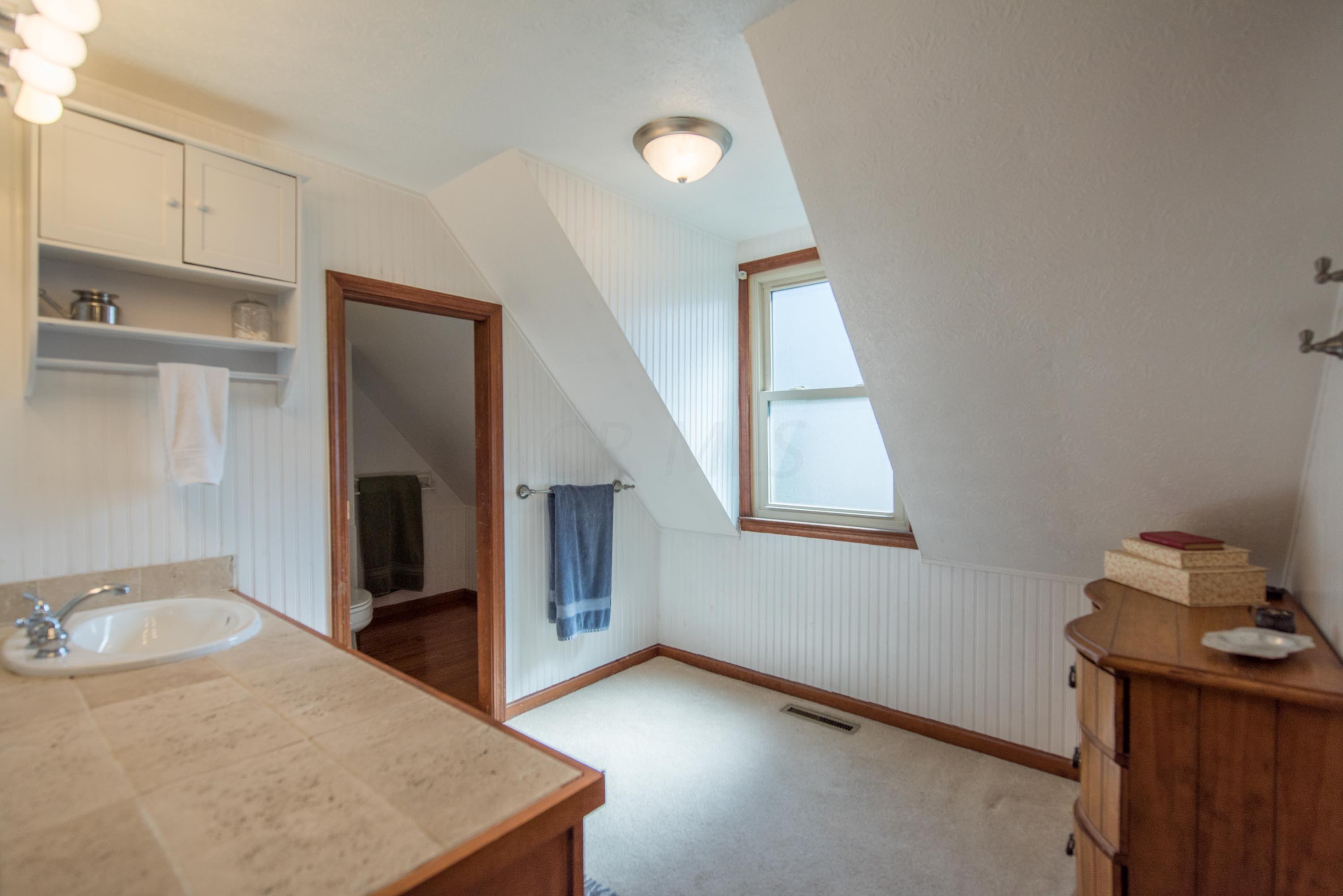 995 South Cassingham Road Columbus, OH 43209 - Photo 24 of 38